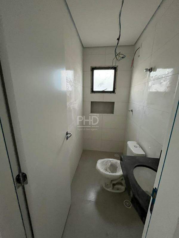 Apartamento para alugar com 2 quartos, 93m² - Foto 15