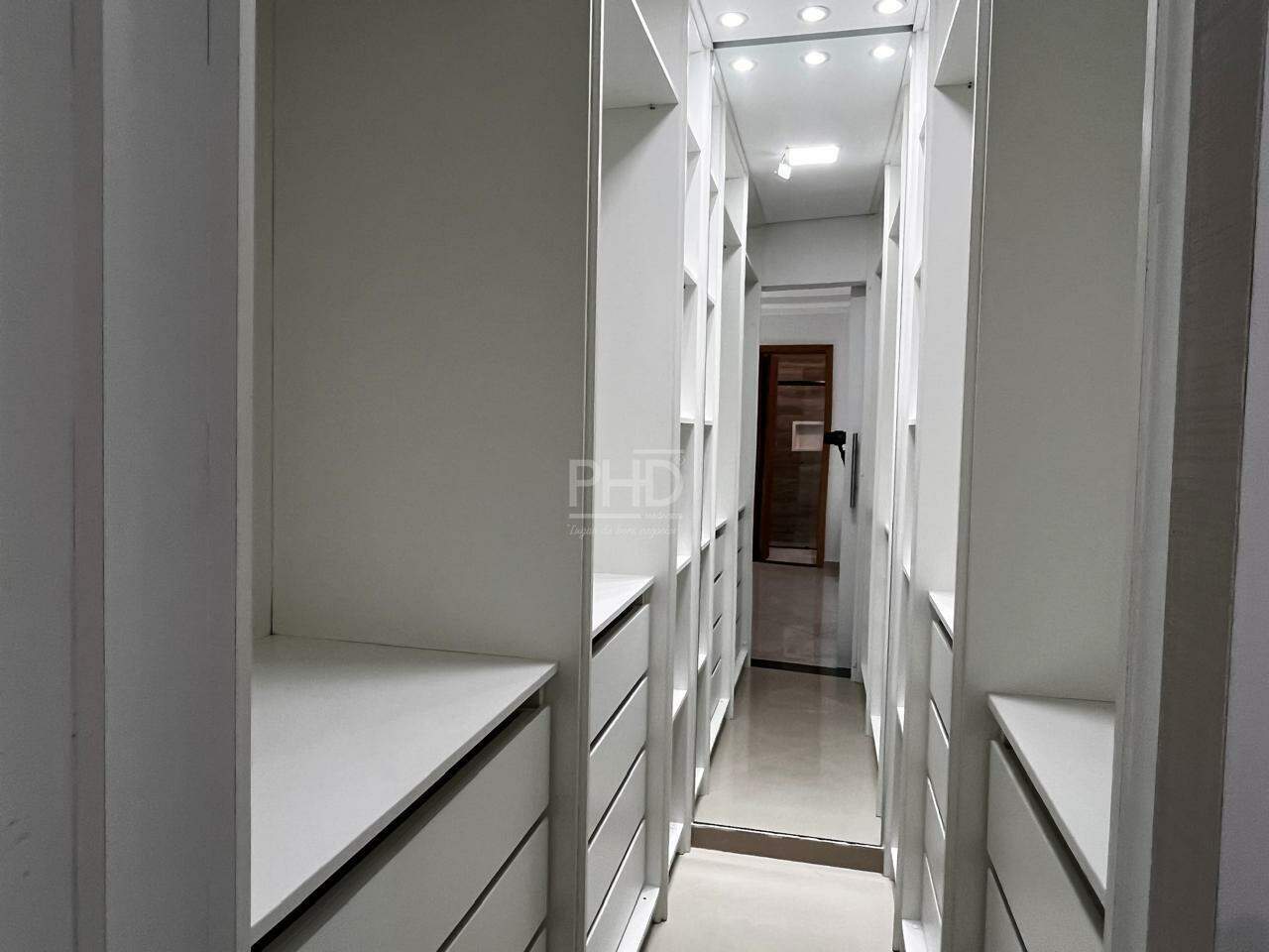 Casa para alugar com 3 quartos, 250m² - Foto 23
