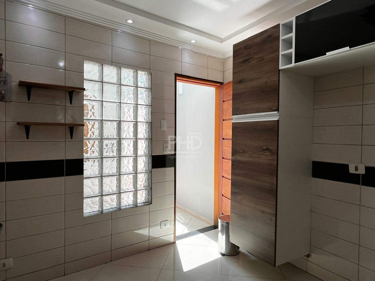 Casa para alugar com 3 quartos, 250m² - Foto 9