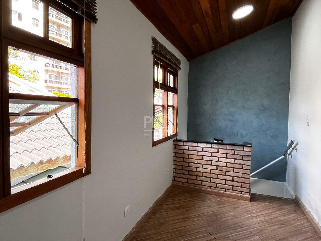 Casa para alugar com 3 quartos, 250m² - Foto 40