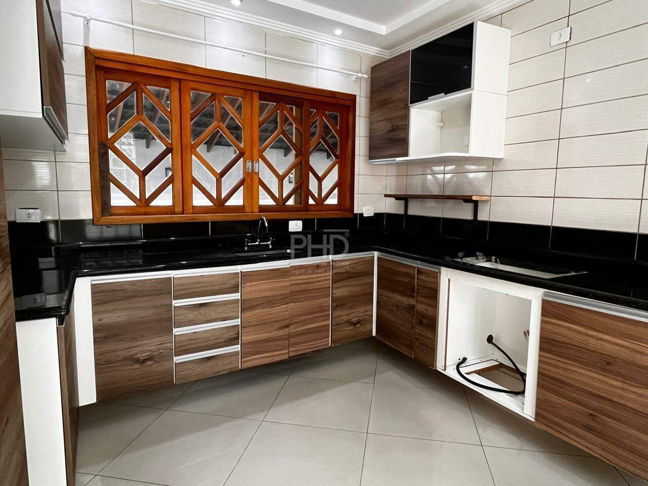 Casa para alugar com 3 quartos, 250m² - Foto 7