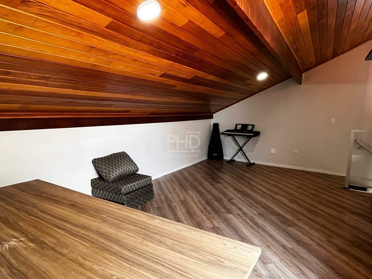 Casa para alugar com 3 quartos, 250m² - Foto 33
