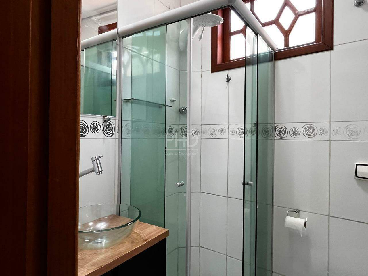 Casa para alugar com 3 quartos, 250m² - Foto 24