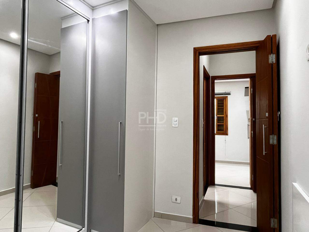 Casa para alugar com 3 quartos, 250m² - Foto 15