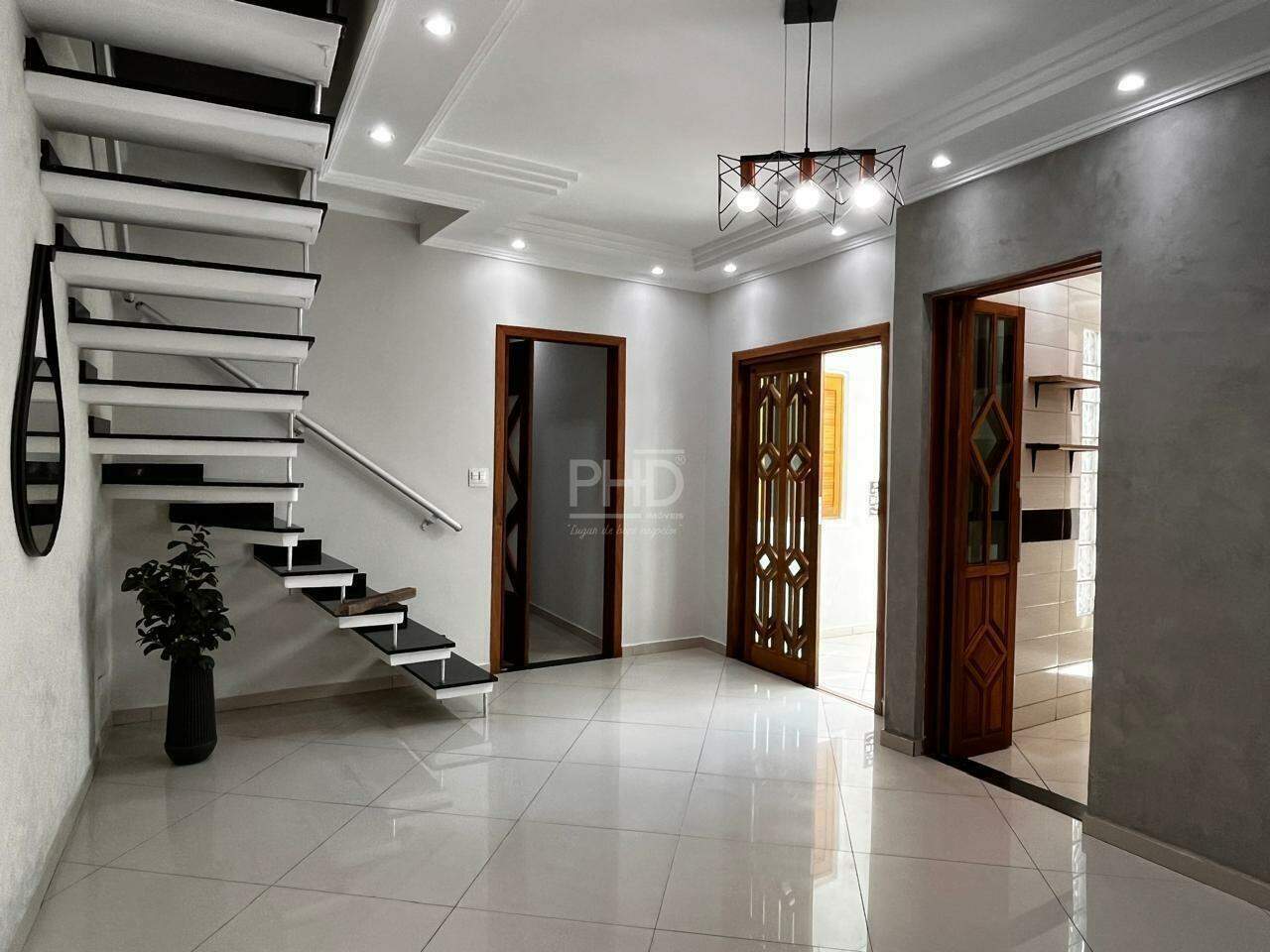 Casa para alugar com 3 quartos, 250m² - Foto 2