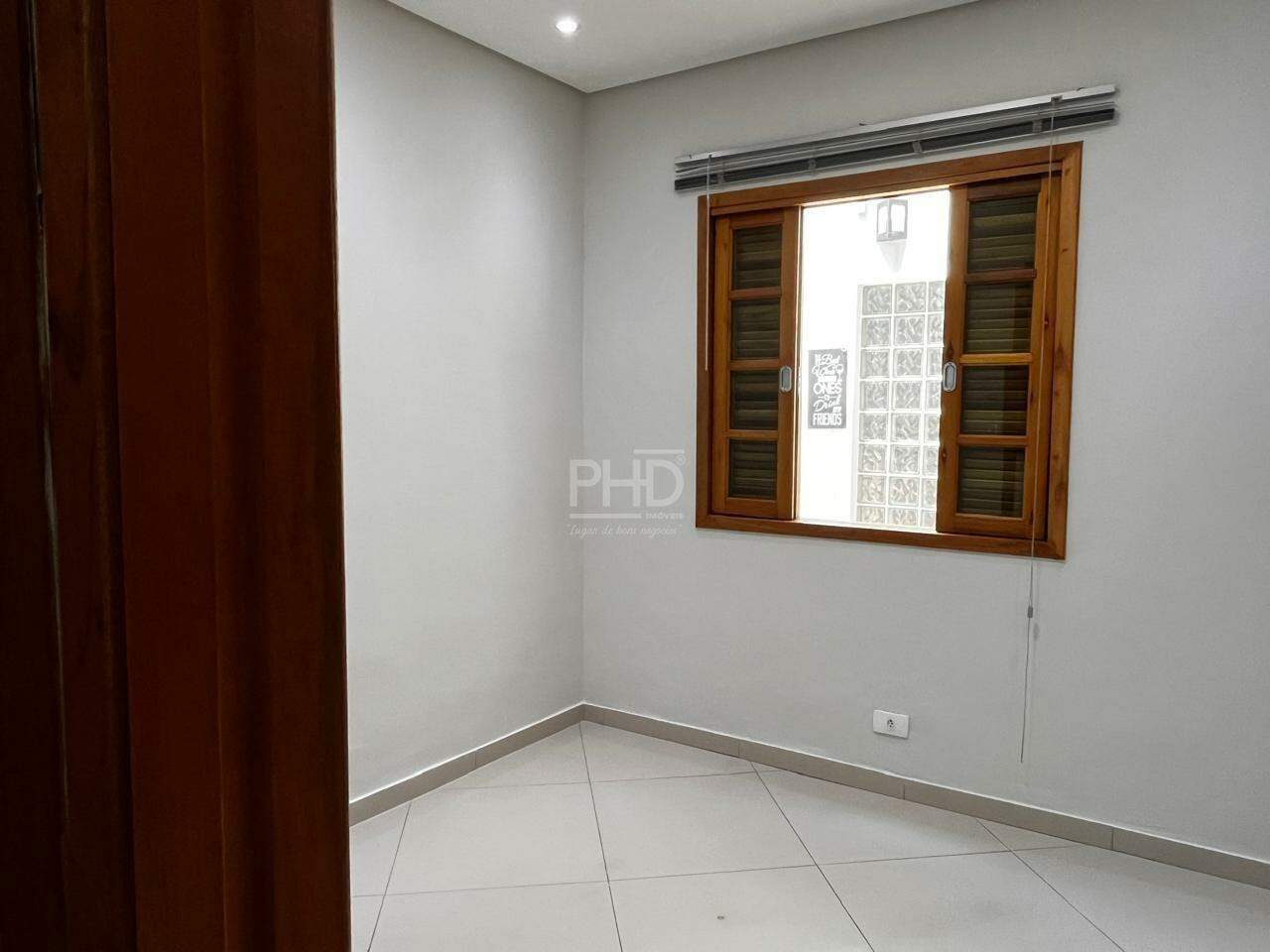 Casa para alugar com 3 quartos, 250m² - Foto 16