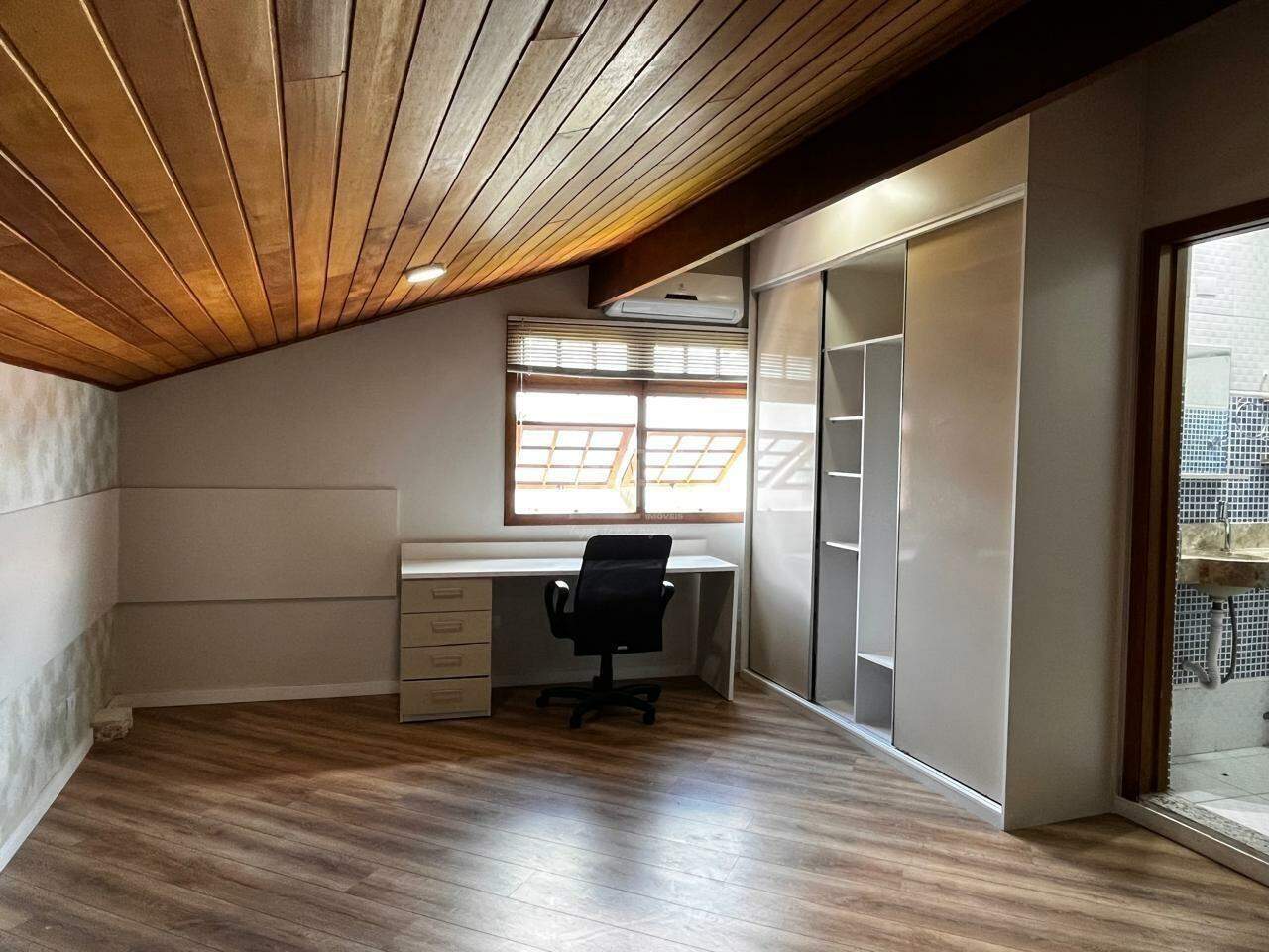 Casa para alugar com 3 quartos, 250m² - Foto 35