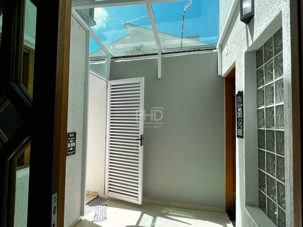 Casa para alugar com 3 quartos, 250m² - Foto 47