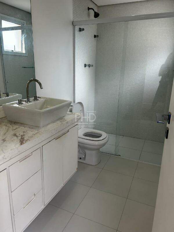 Apartamento para alugar com 3 quartos, 192m² - Foto 22