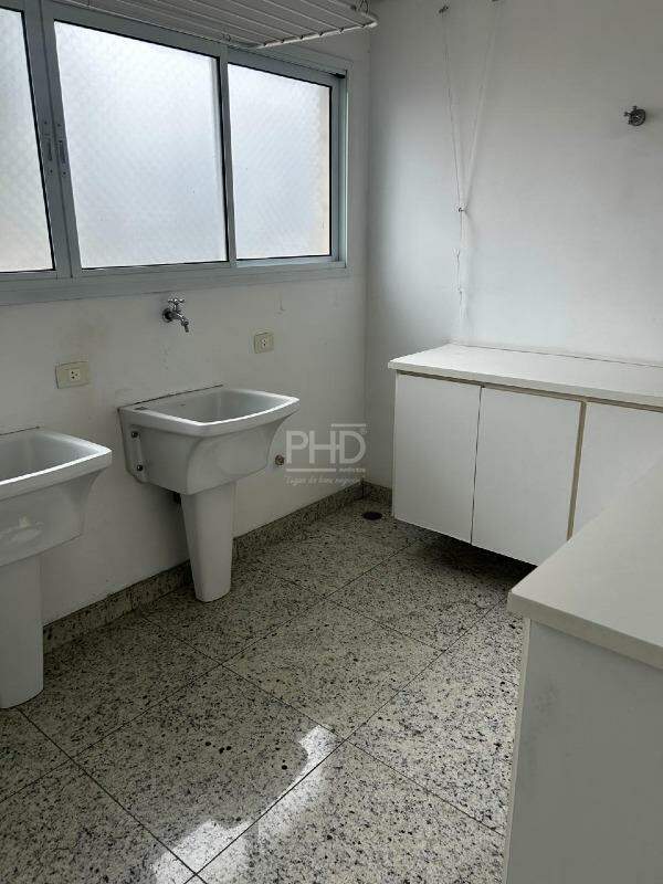 Apartamento para alugar com 3 quartos, 192m² - Foto 19