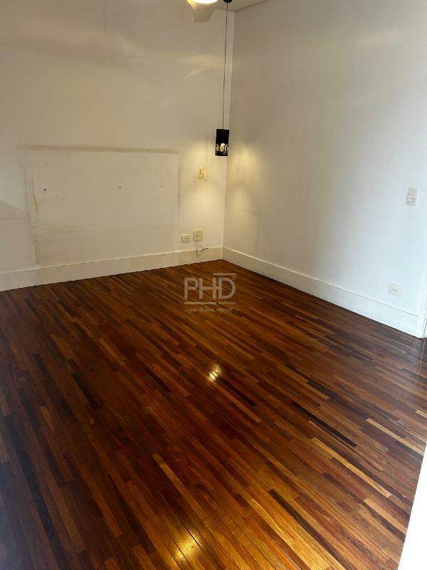 Apartamento para alugar com 3 quartos, 192m² - Foto 12