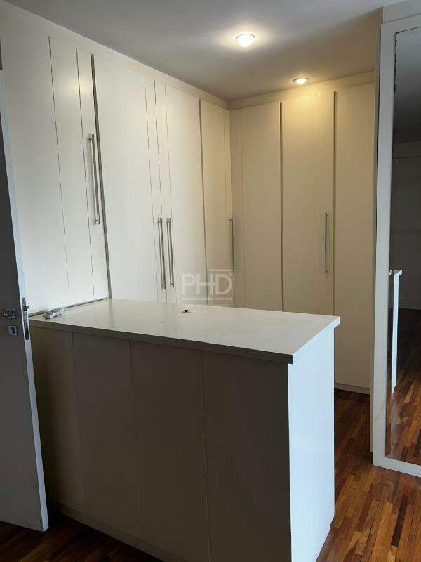 Apartamento para alugar com 3 quartos, 192m² - Foto 6