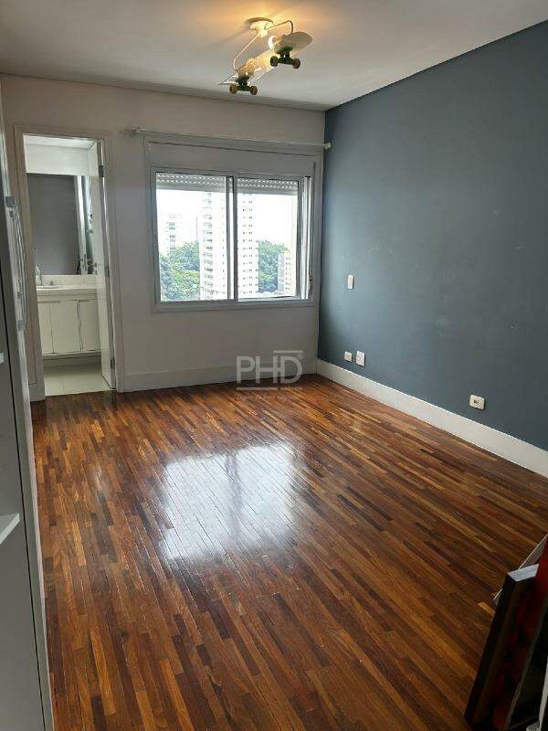 Apartamento para alugar com 3 quartos, 192m² - Foto 11