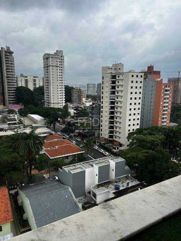 Apartamento para alugar com 3 quartos, 192m² - Foto 16