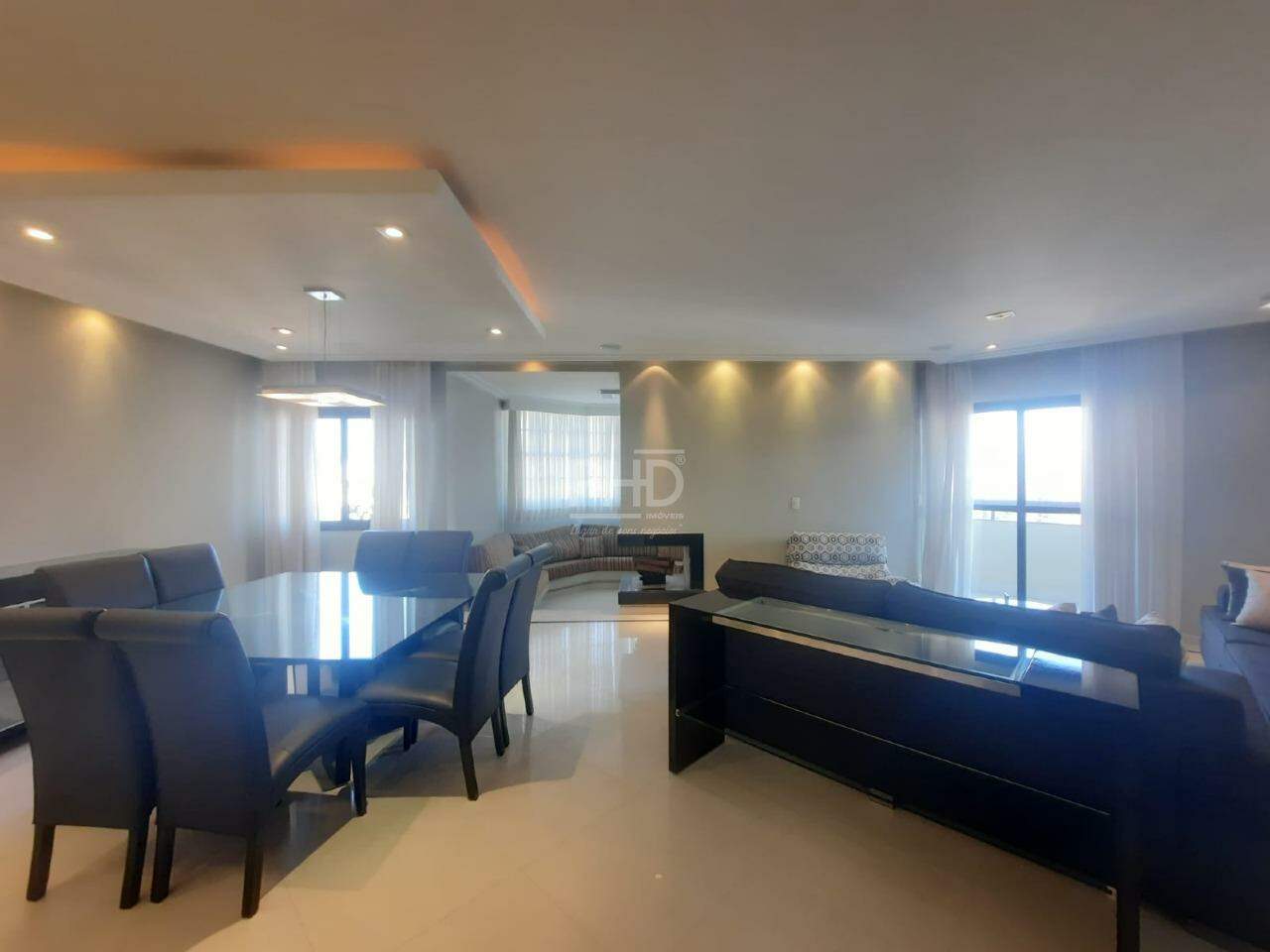 Apartamento, 3 quartos, 240 m² - Foto 1