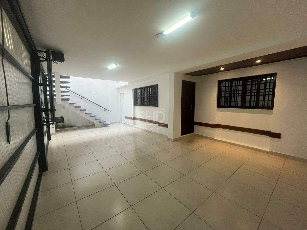 Casa para alugar com 2 quartos, 240m² - Foto 12