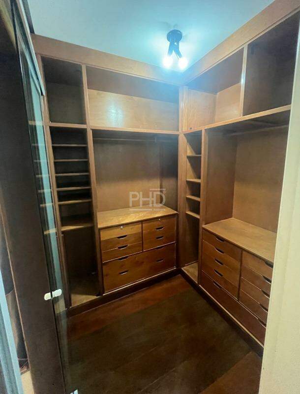 Casa para alugar com 2 quartos, 240m² - Foto 25