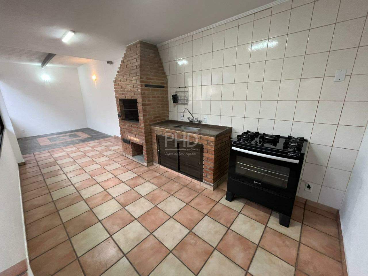 Casa para alugar com 2 quartos, 240m² - Foto 21