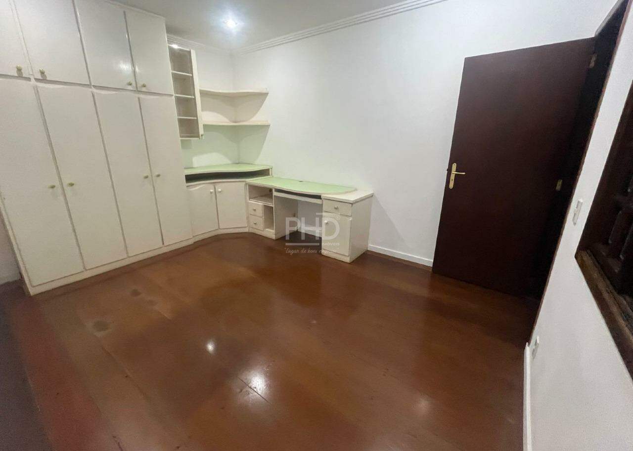 Casa para alugar com 2 quartos, 240m² - Foto 5