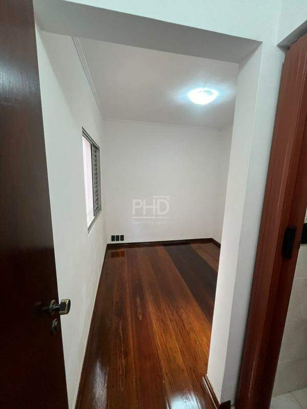 Casa para alugar com 2 quartos, 240m² - Foto 6