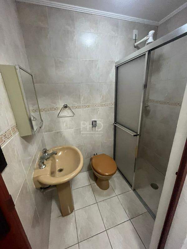 Casa para alugar com 2 quartos, 240m² - Foto 17