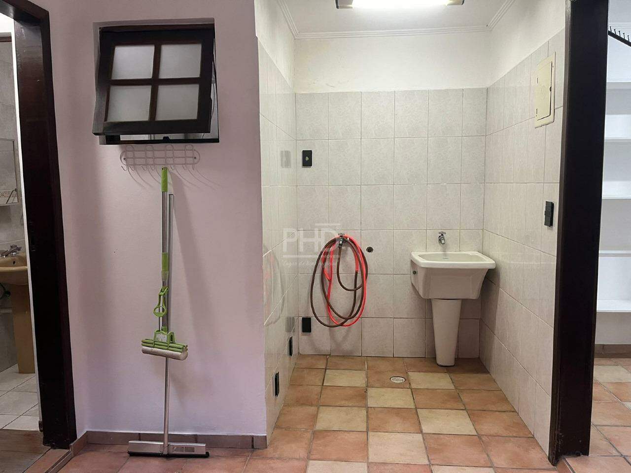 Casa para alugar com 2 quartos, 240m² - Foto 16