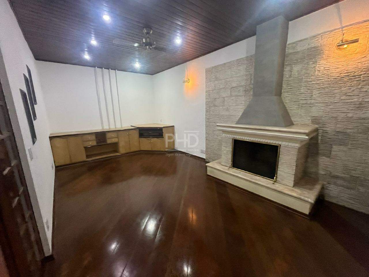 Casa para alugar com 2 quartos, 240m² - Foto 4