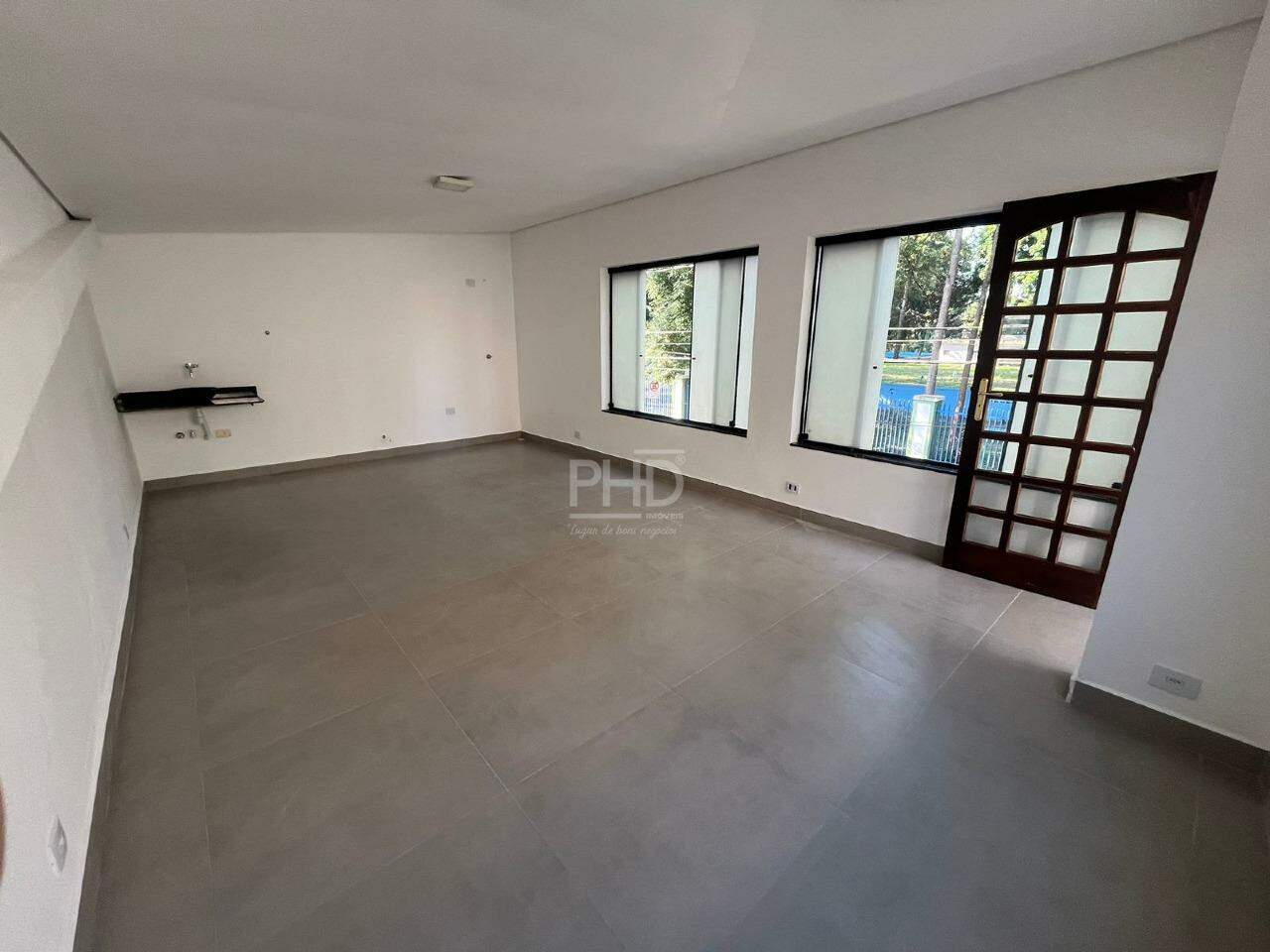 Casa para alugar com 2 quartos, 240m² - Foto 11
