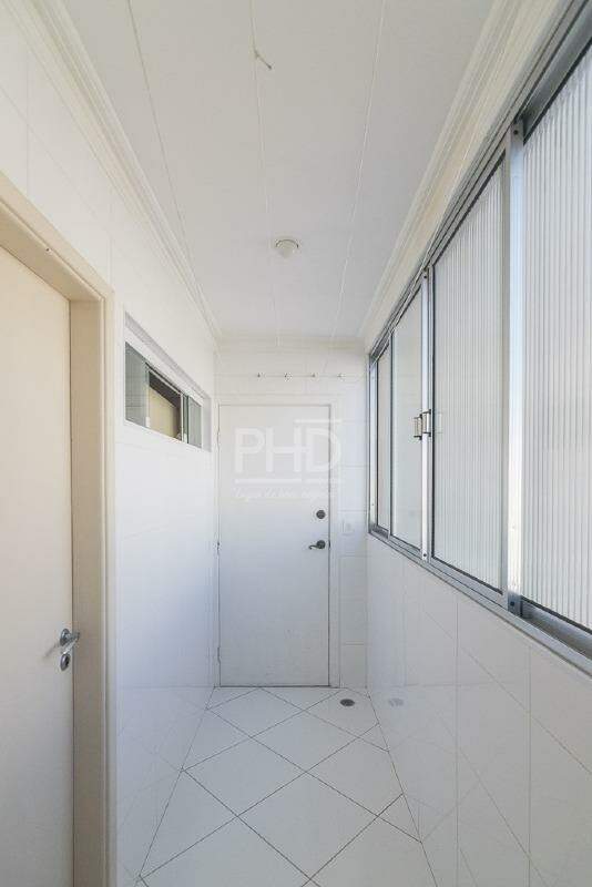 Apartamento para alugar com 3 quartos, 140m² - Foto 9