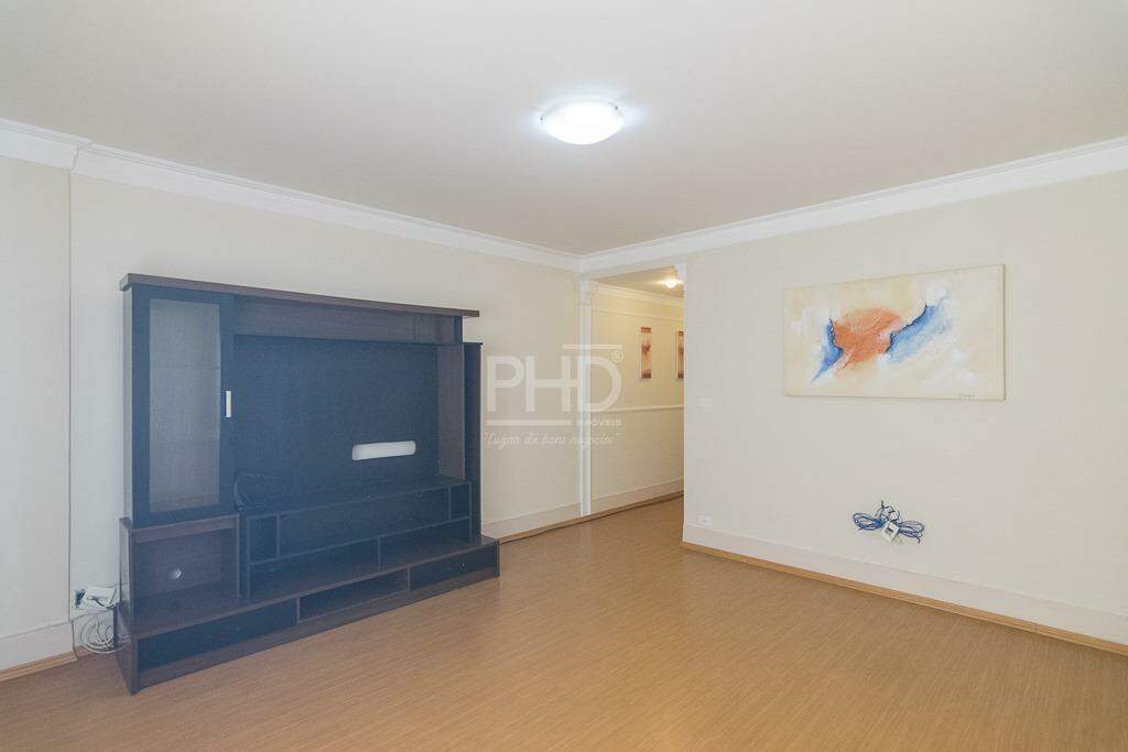 Apartamento para alugar com 3 quartos, 140m² - Foto 2