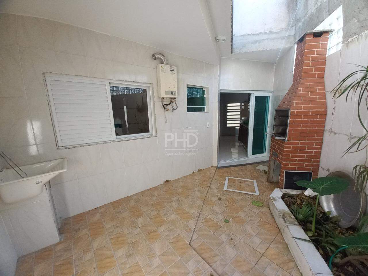 Casa para alugar com 2 quartos, 120m² - Foto 17