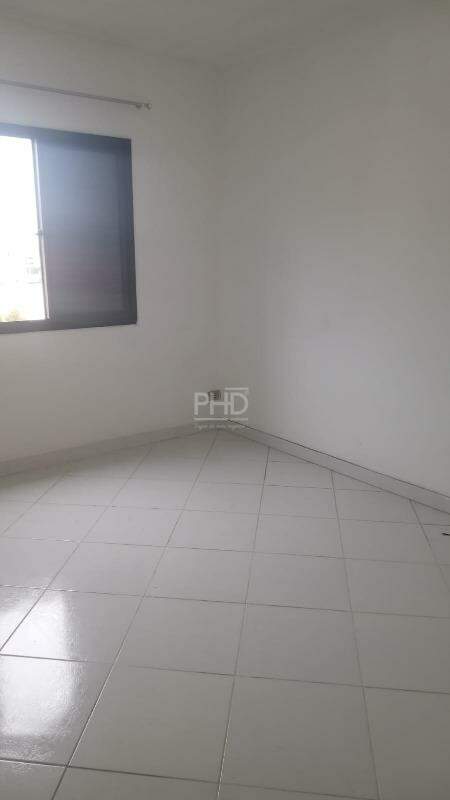 Apartamento para alugar com 3 quartos, 75m² - Foto 11