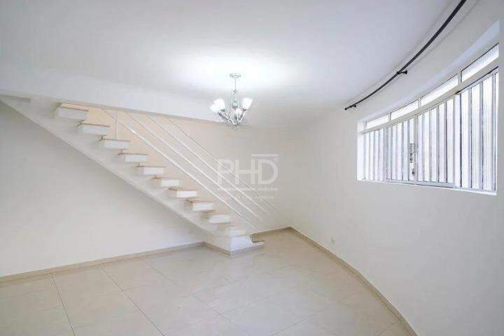 Casa para alugar com 3 quartos, 146m² - Foto 1