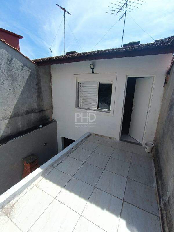 Casa para alugar com 2 quartos, 84m² - Foto 11