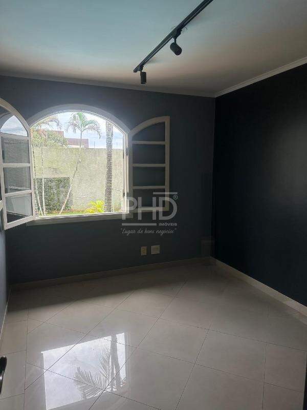 Casa para alugar com 3 quartos, 310m² - Foto 7