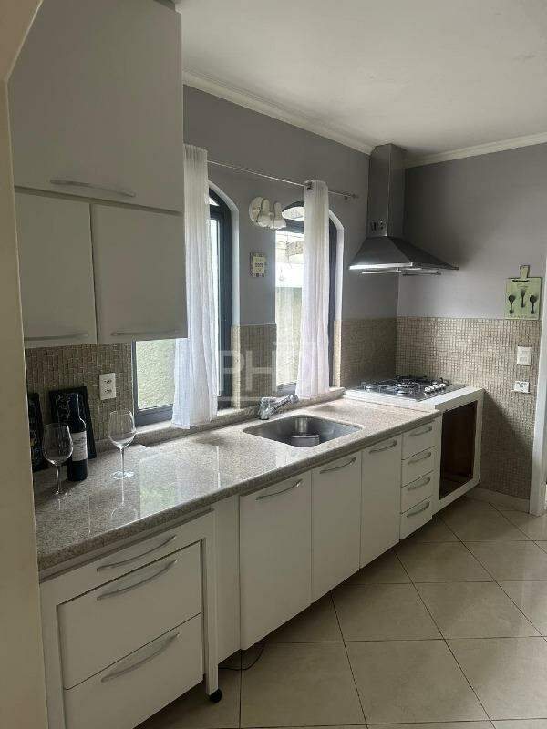 Casa para alugar com 3 quartos, 310m² - Foto 4