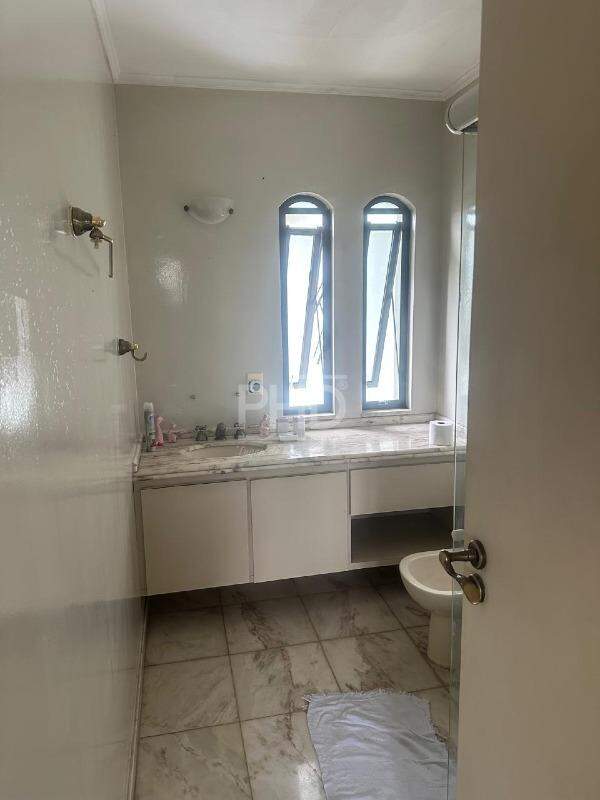 Casa para alugar com 3 quartos, 310m² - Foto 25