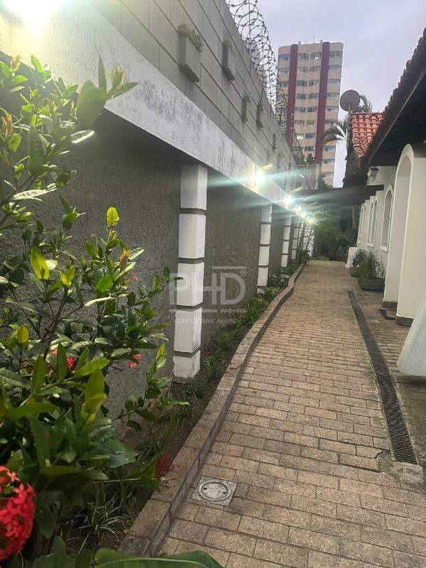 Casa para alugar com 3 quartos, 310m² - Foto 21