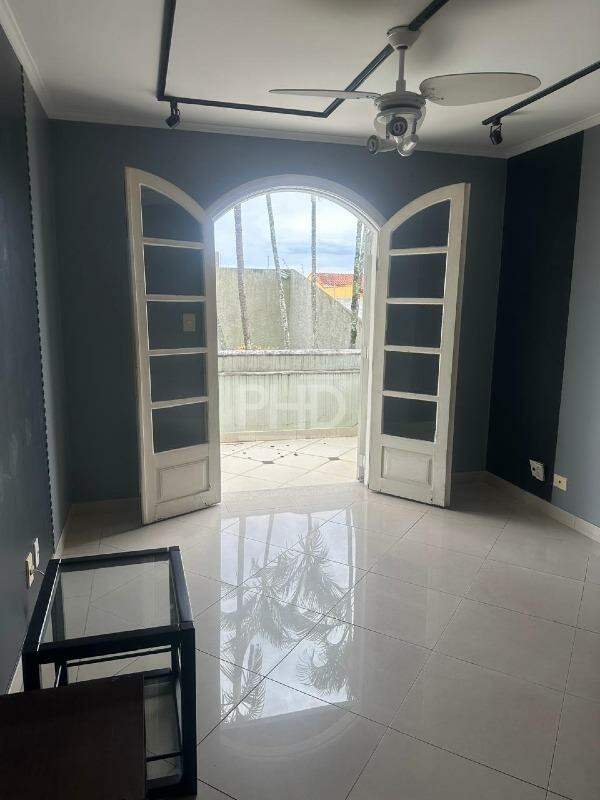 Casa para alugar com 3 quartos, 310m² - Foto 8
