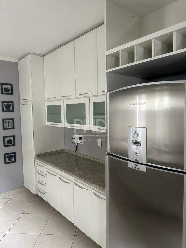 Casa para alugar com 3 quartos, 310m² - Foto 2