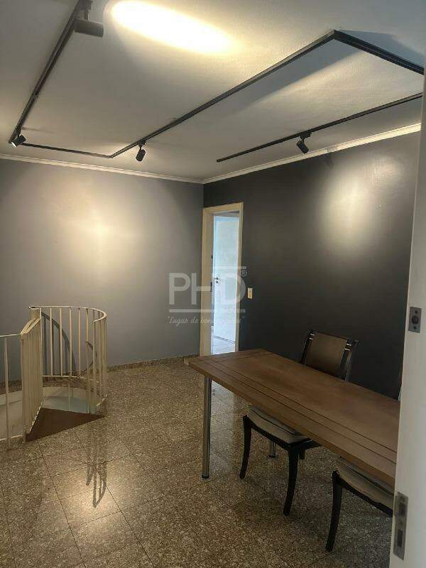 Casa para alugar com 3 quartos, 310m² - Foto 14