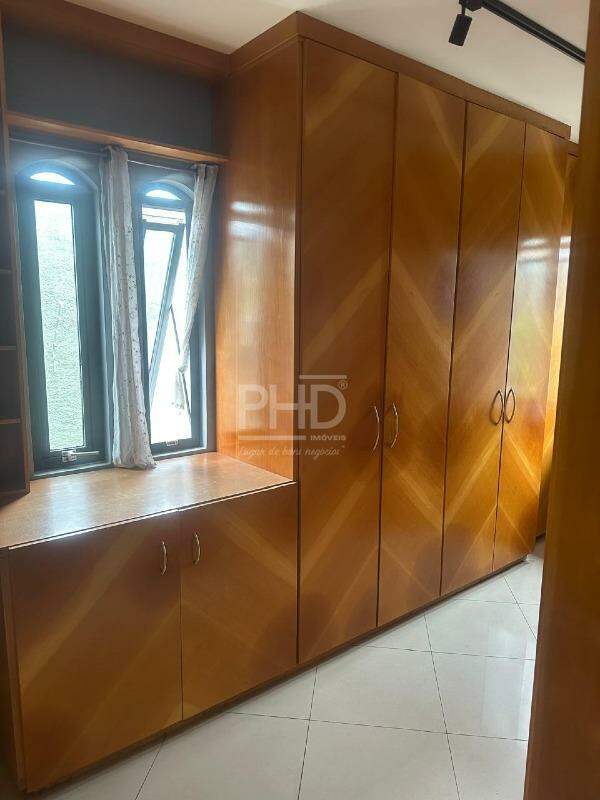 Casa para alugar com 3 quartos, 310m² - Foto 20