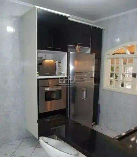 Casa para alugar com 2 quartos, 200m² - Foto 1