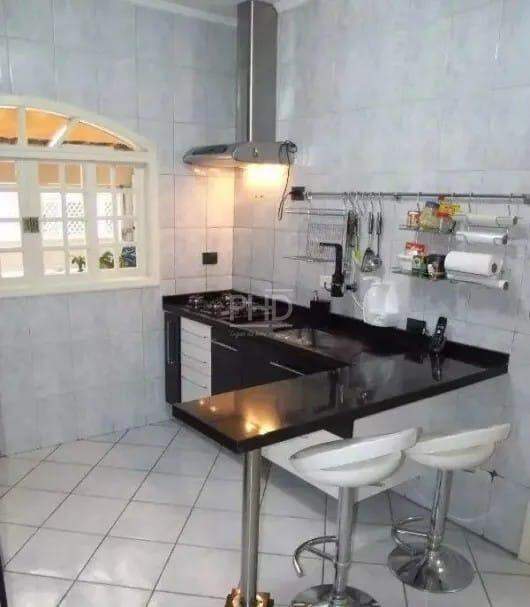 Casa para alugar com 2 quartos, 200m² - Foto 9