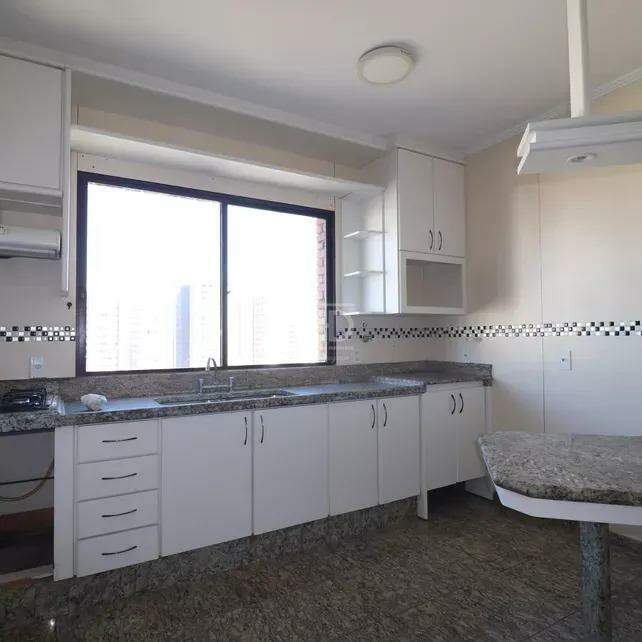 Apartamento para alugar com 2 quartos, 130m² - Foto 12