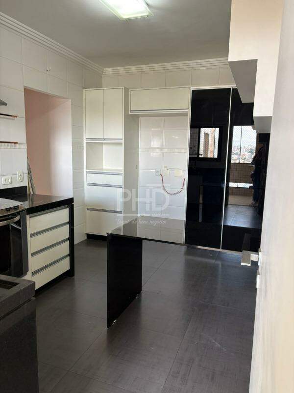 Apartamento, 3 quartos, 220 m² - Foto 2