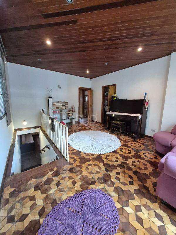 Casa, 3 quartos, 242 m² - Foto 1