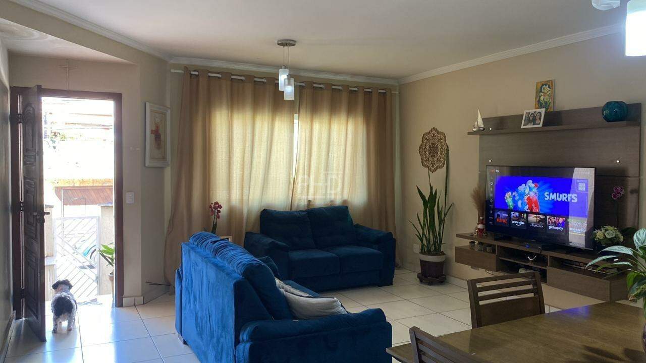 Sobrado, 3 quartos, 236 m² - Foto 1