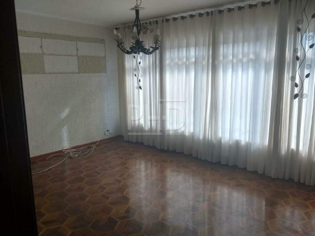 Casa à venda com 3 quartos, 200m² - Foto 1