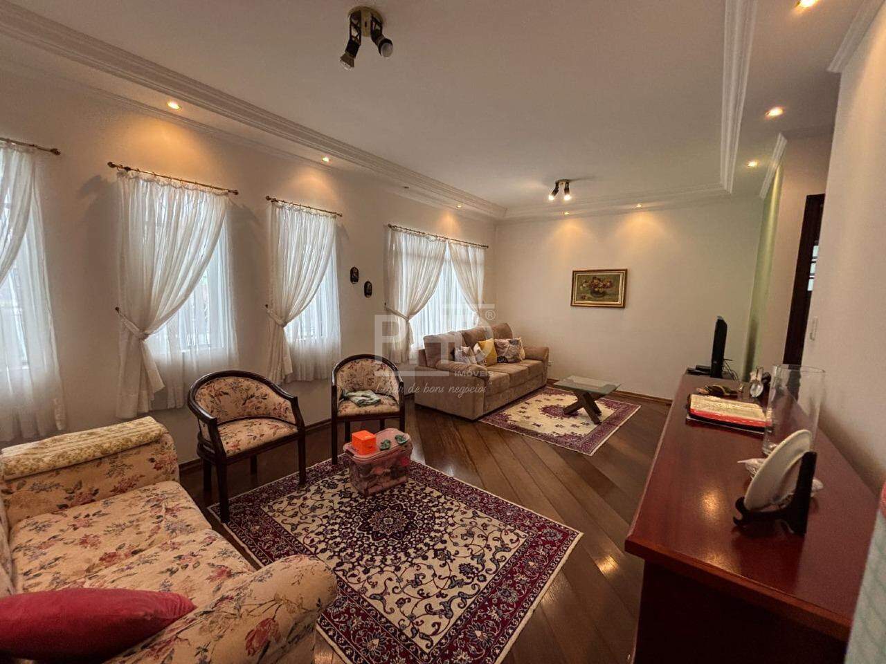 Sobrado, 3 quartos, 209 m² - Foto 1